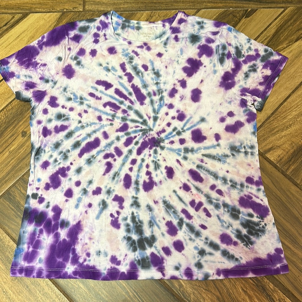 Tie-Dye Short Sleeve Tee in Purple and Gray